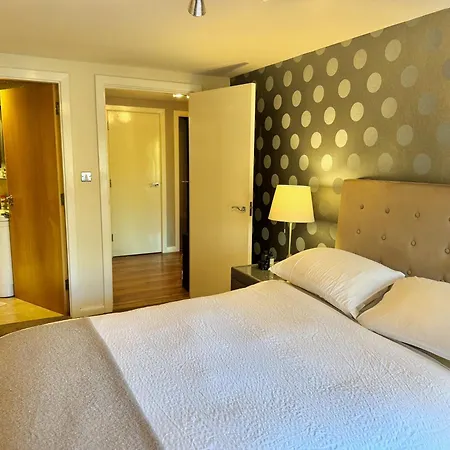 Centre Flat Near Minster - Free Parking And River View 아파트