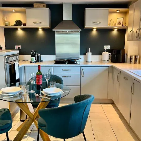 Centre Flat Near Minster - Free Parking And River View *