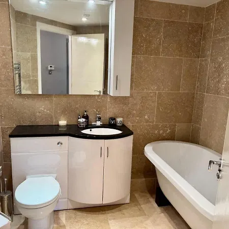 Centre Flat Near Minster - Free Parking And River View 아파트