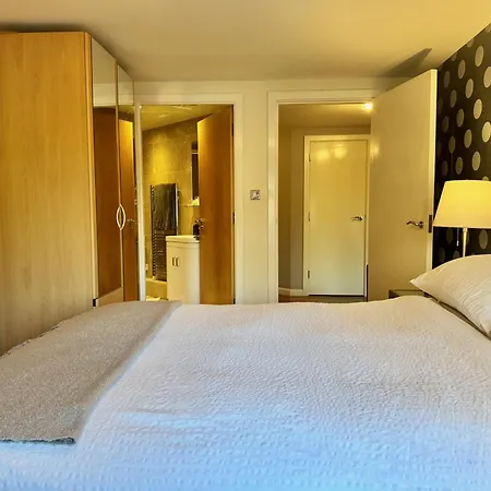 Centre Flat Near Minster - Free Parking And River View Apartment