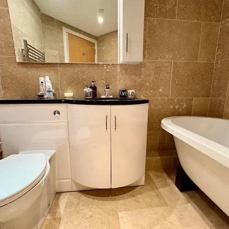 Centre Flat Near Minster - Free Parking And River View Apartment *